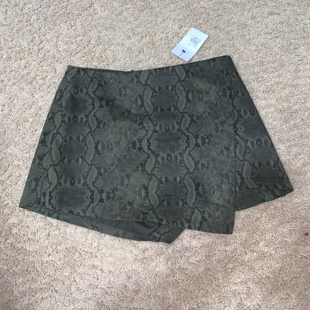 american threads snakeskin skort